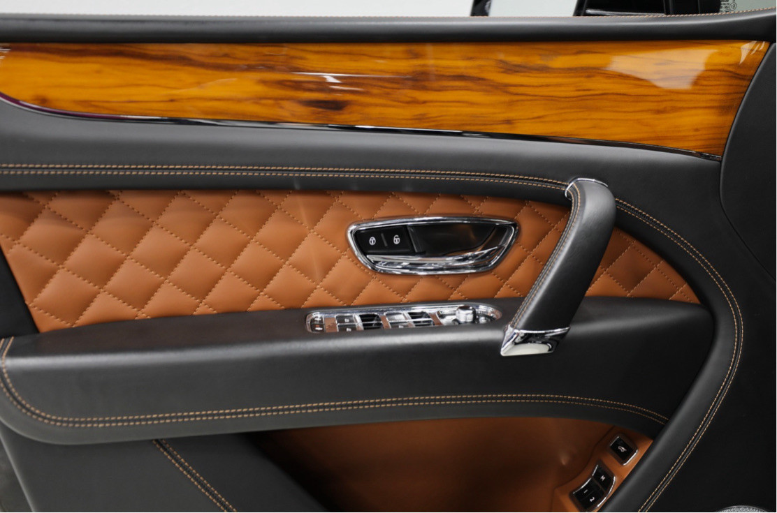 Bentley Bentayga - Image 11