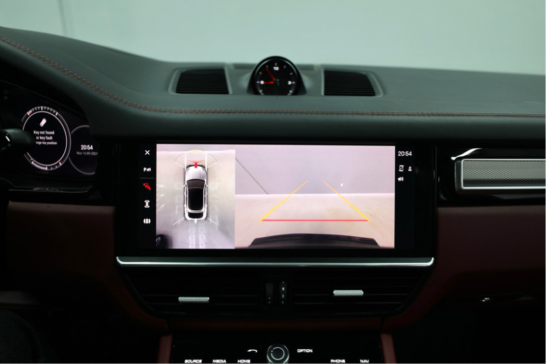 Porsche Cayenne - Image 14