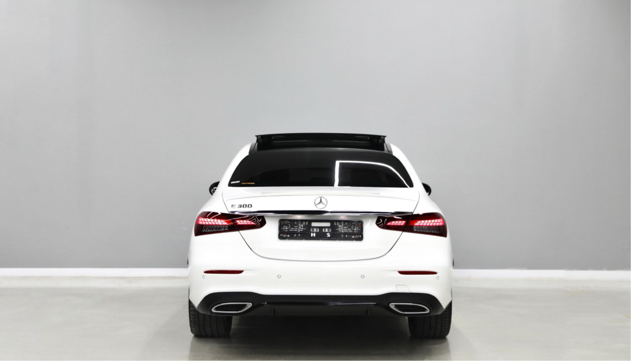 Mercedes Benz E-Class - Image 4
