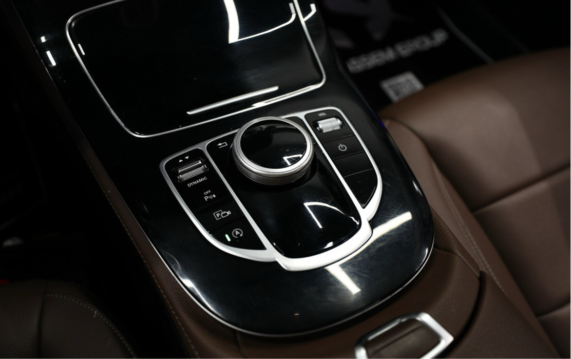 Mercedes Benz E-Class - Image 9
