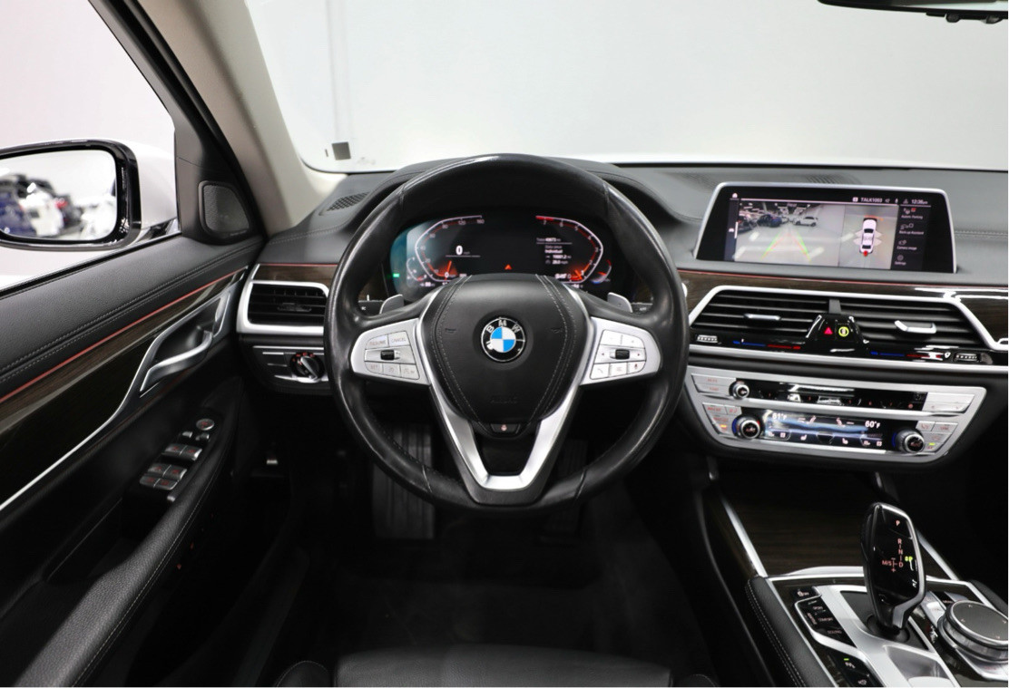 BMW 7-Series - Image 9