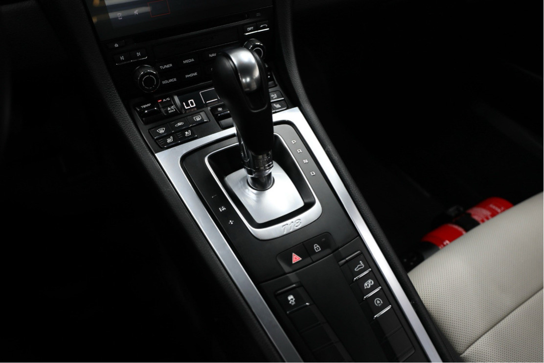 Porsche Cayman - Image 13