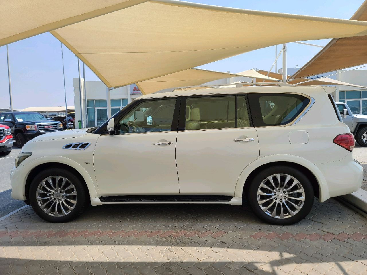 Infiniti QX80 - Image 5