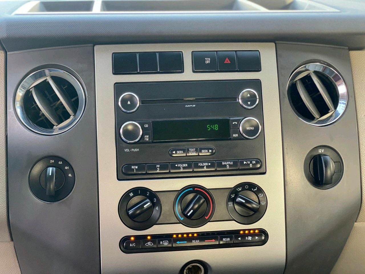 Ford Expedition - Image 5