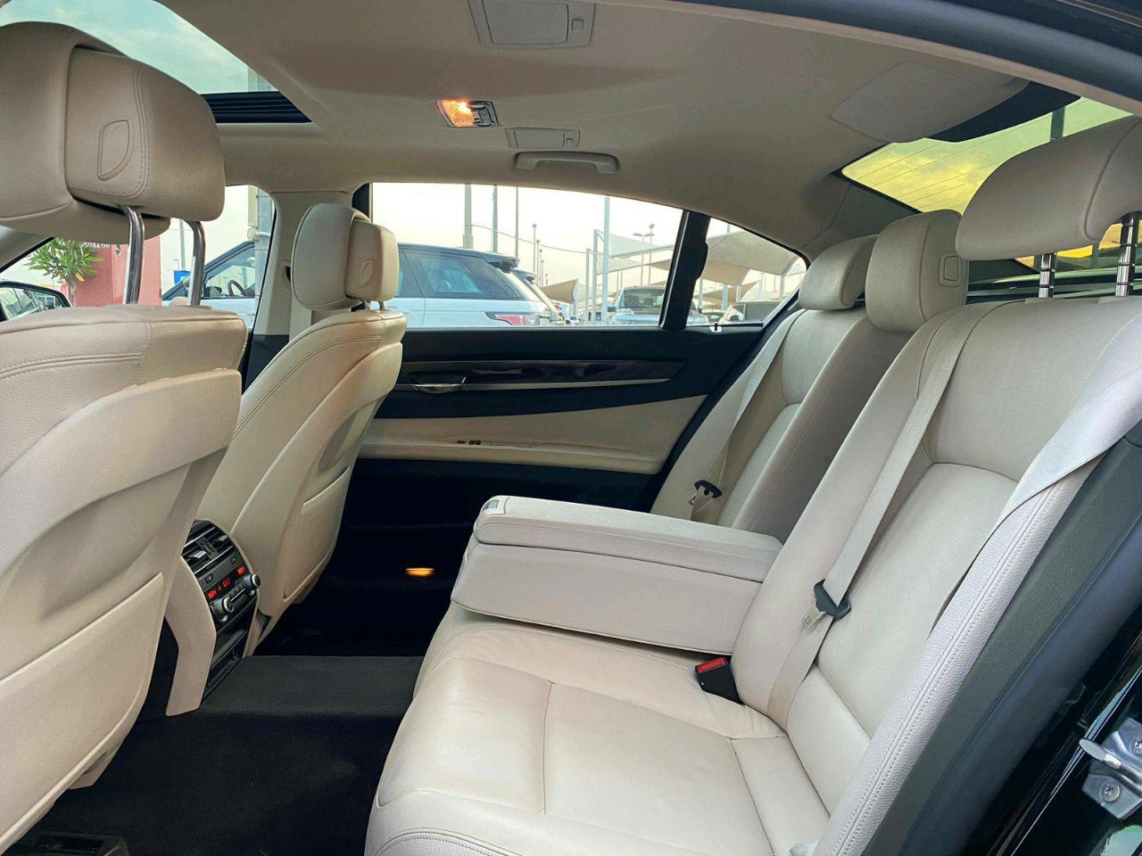 BMW 7-Series - Image 5