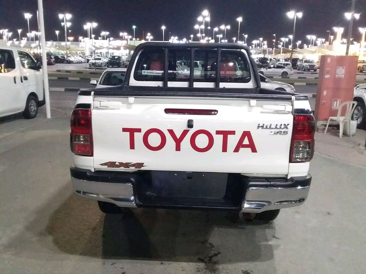 Toyota Hilux - Image 4