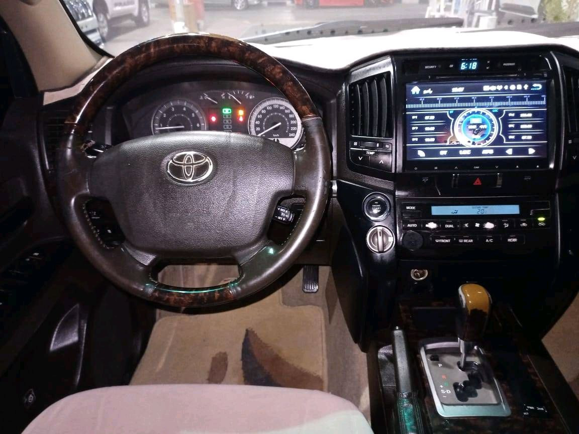 Toyota Land Cruiser - Image 6