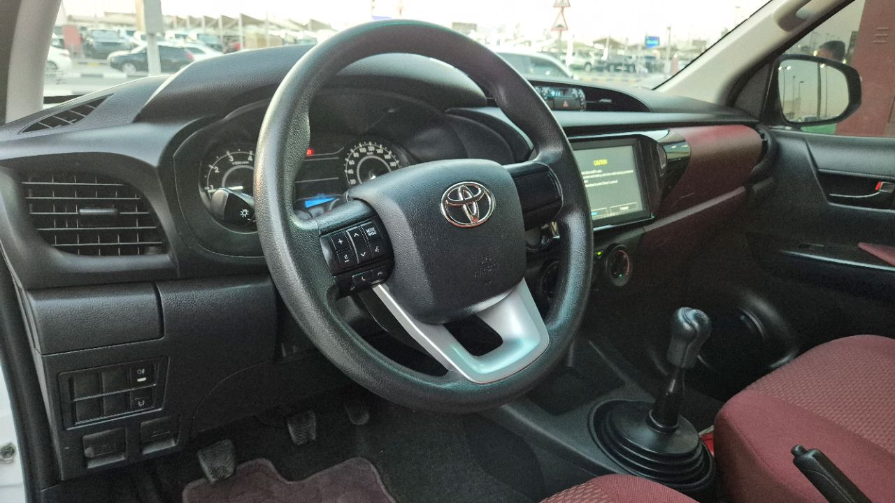 Toyota Hilux - Image 12