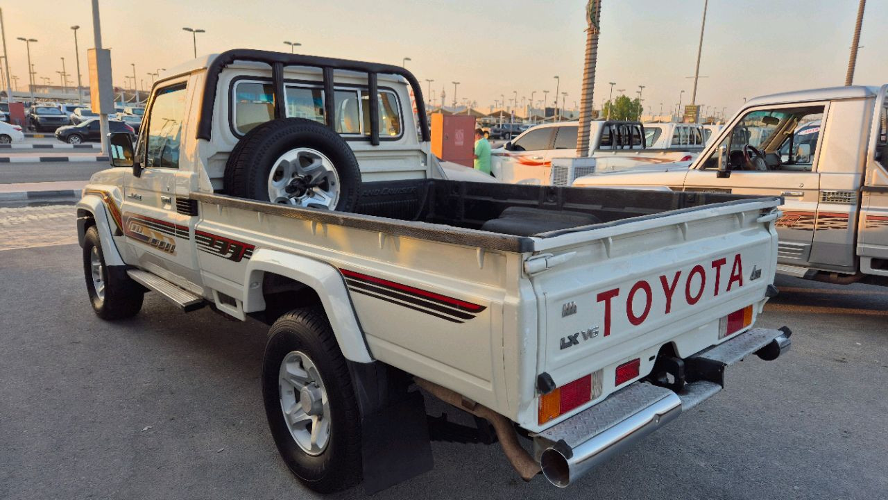 Toyota Land Cruiser - Image 7