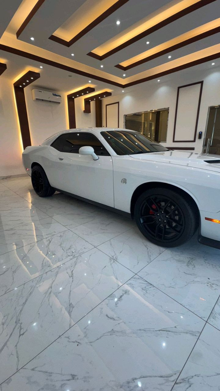 Dodge Challenger - Image 3