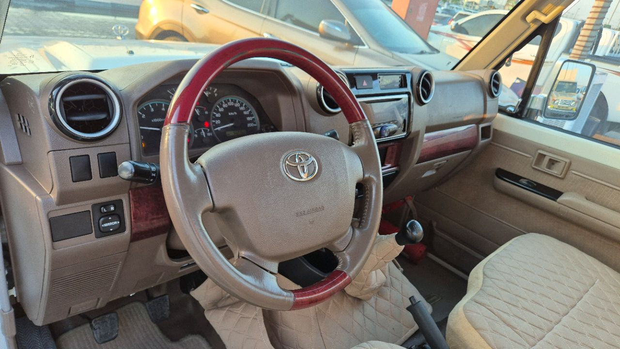 Toyota Land Cruiser - Image 6