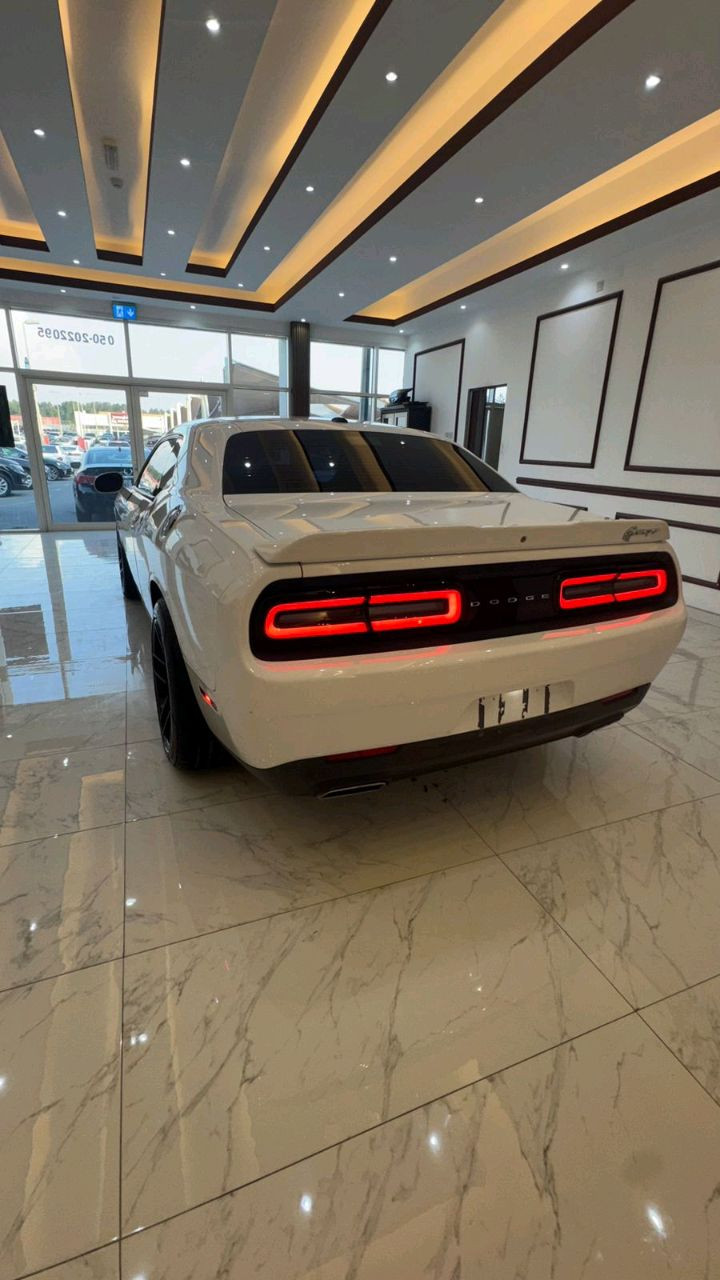 Dodge Challenger - Image 4