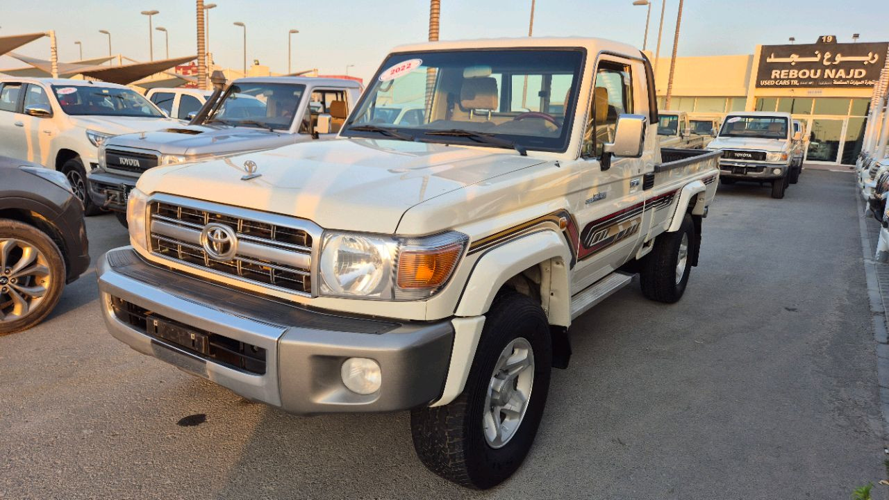 Toyota Land Cruiser - Image 11