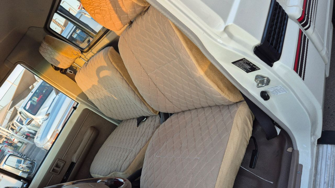 Toyota Land Cruiser - Image 8