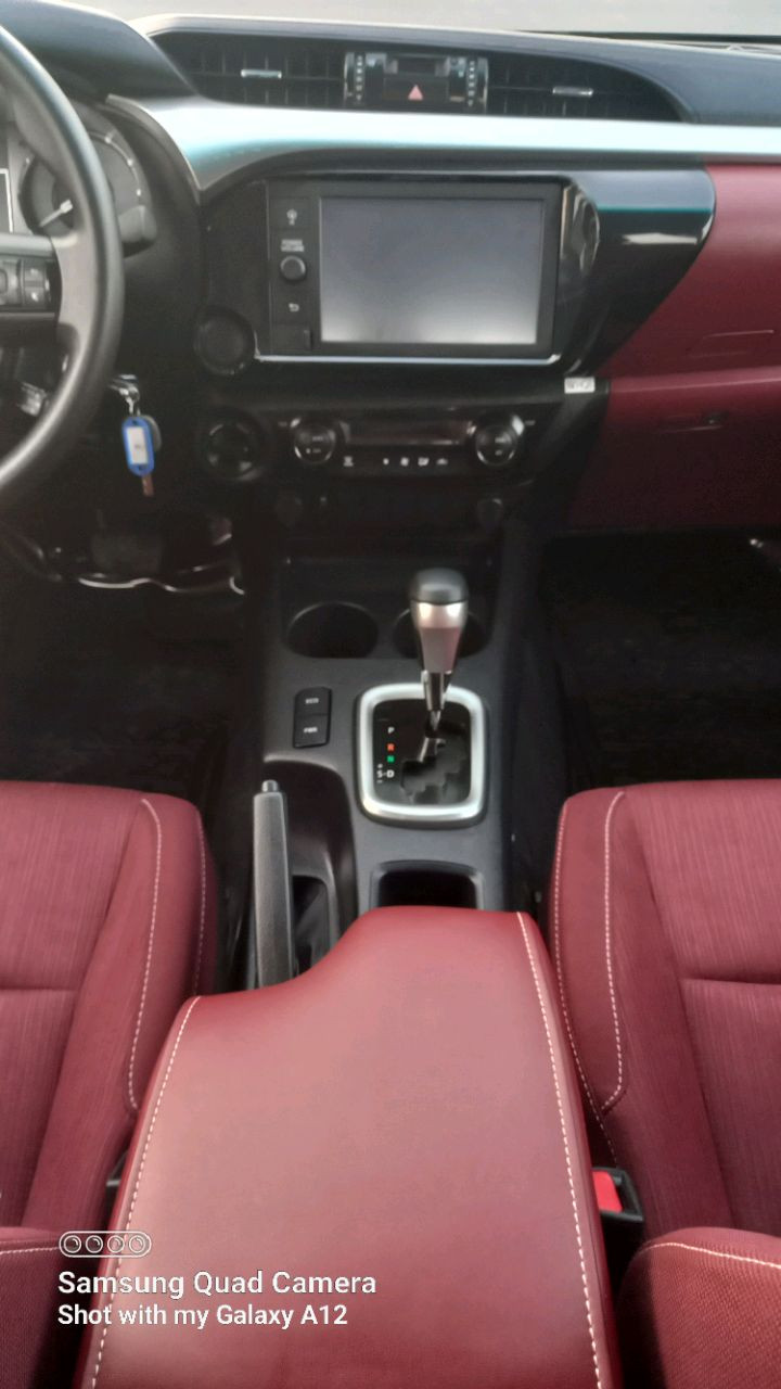 Toyota Hilux - Image 6