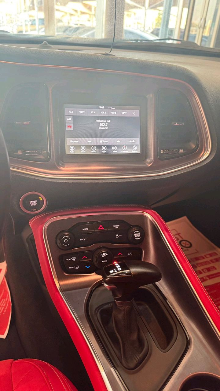 Dodge Challenger - Image 11