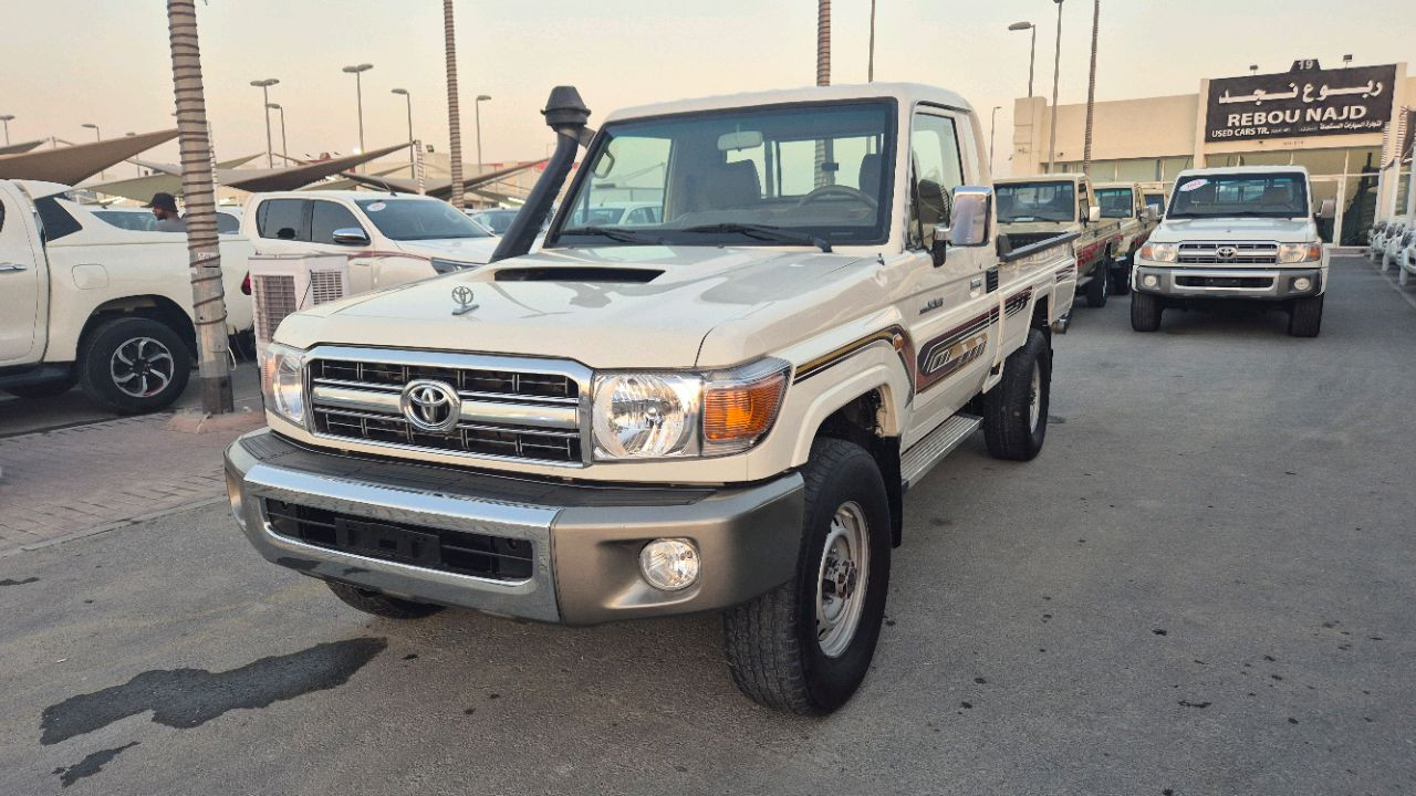 Toyota Land Cruiser - Image 7