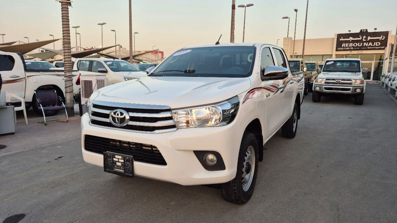 Toyota Hilux - Image 8