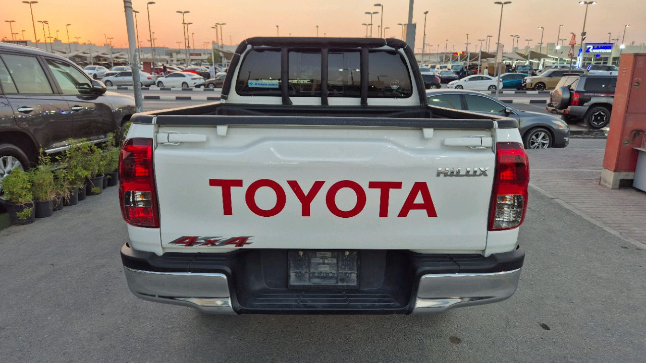 Toyota Hilux - Image 9