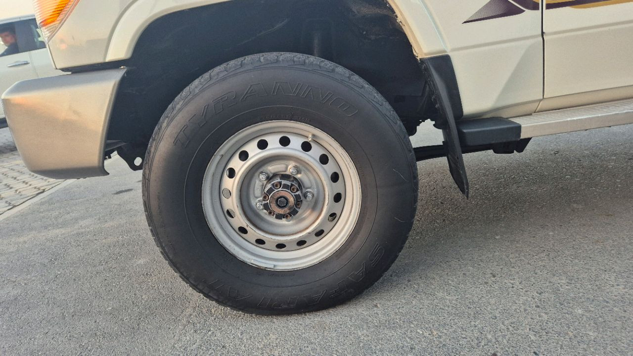 Toyota Land Cruiser - Image 6