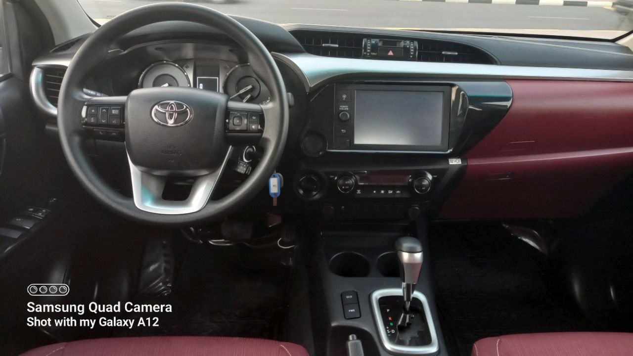Toyota Hilux - Image 10