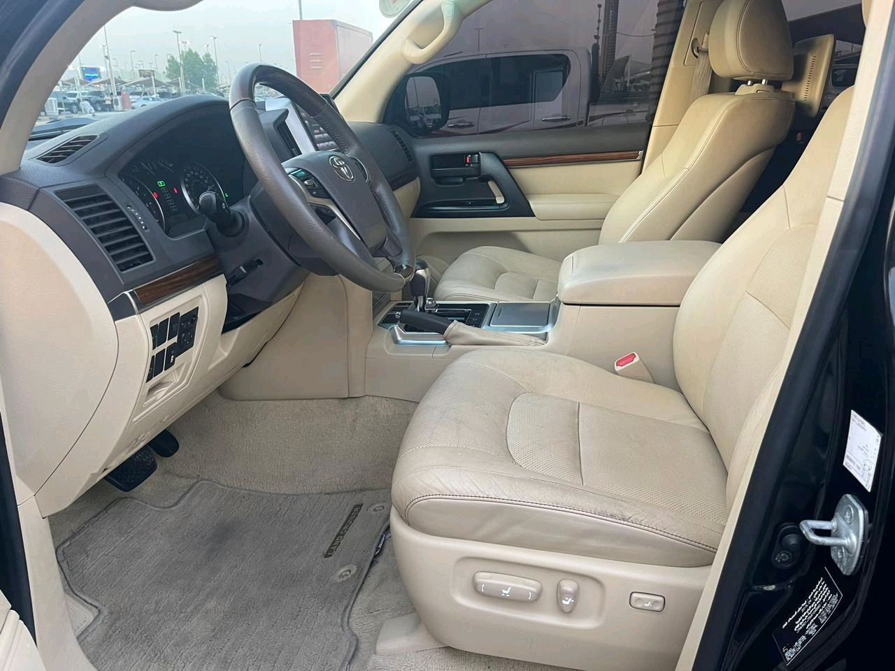 Toyota Land Cruiser - Image 9