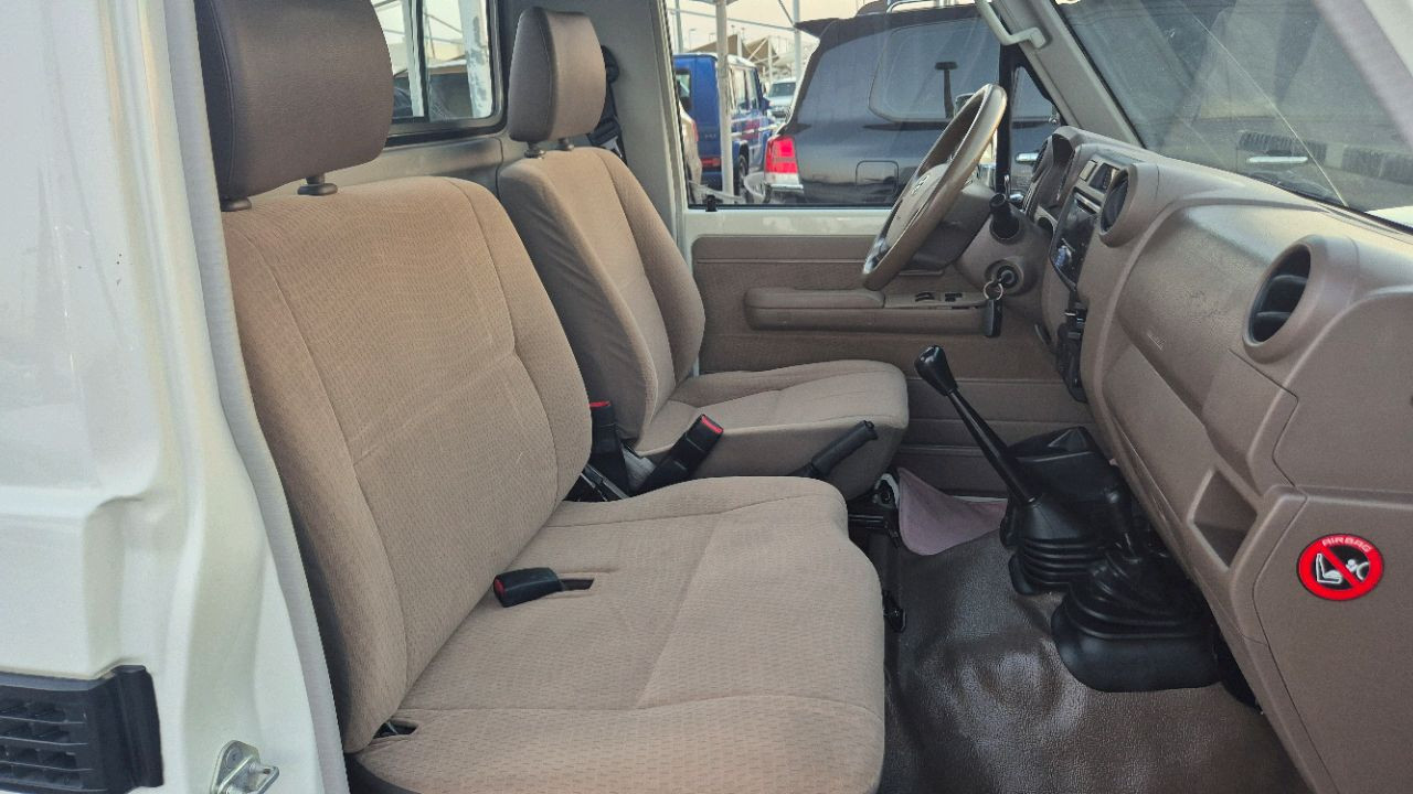 Toyota Land Cruiser - Image 8
