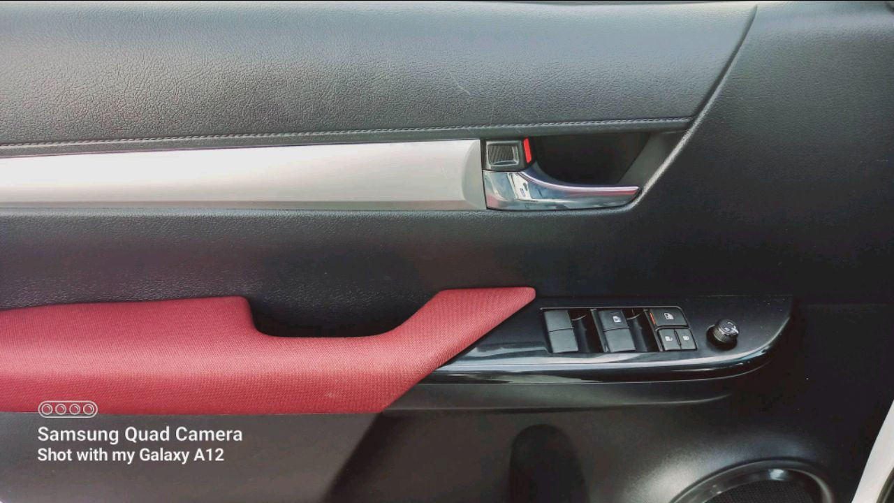 Toyota Hilux - Image 4