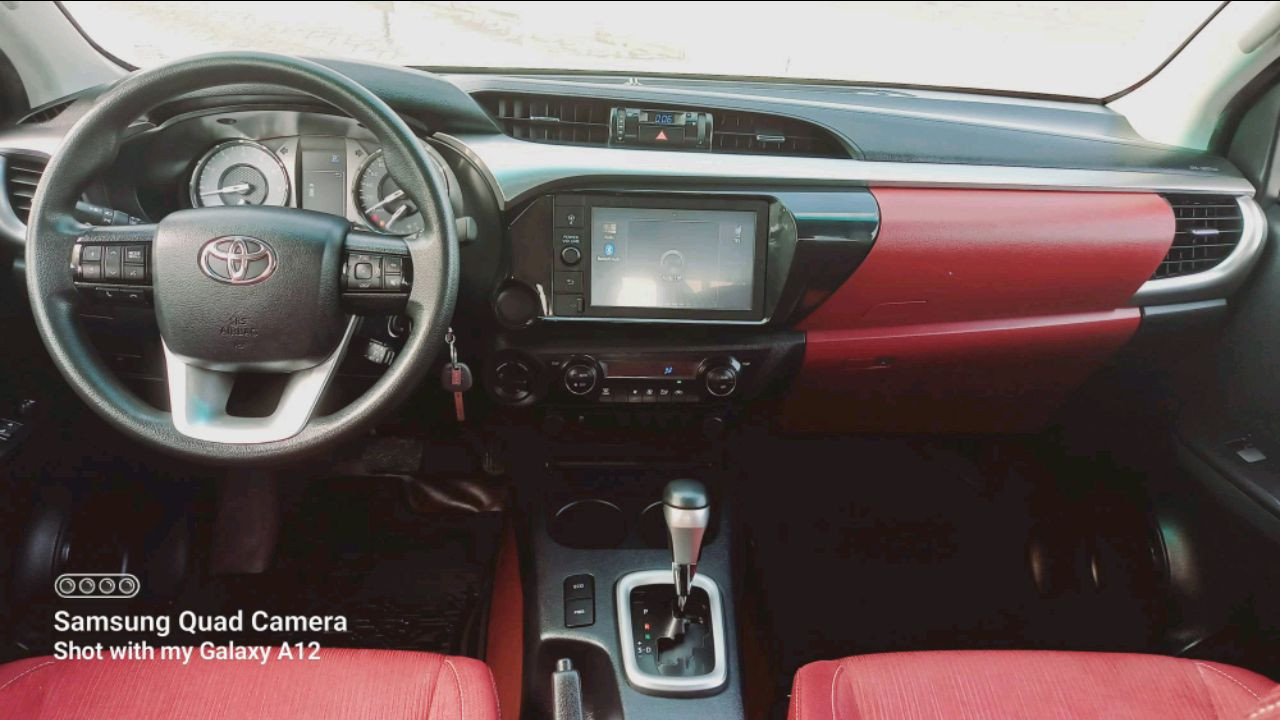 Toyota Hilux - Image 6
