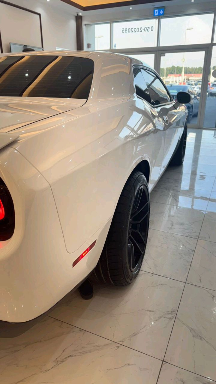Dodge Challenger - Image 2