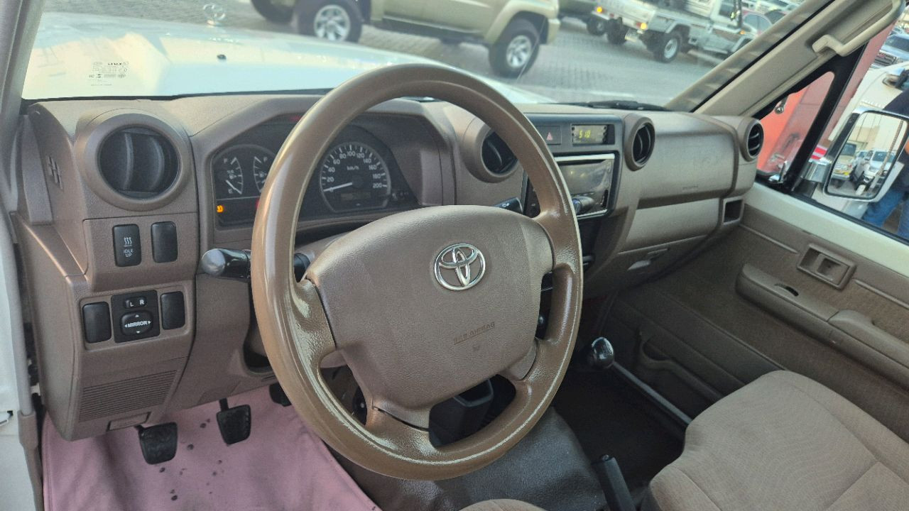 Toyota Land Cruiser - Image 11