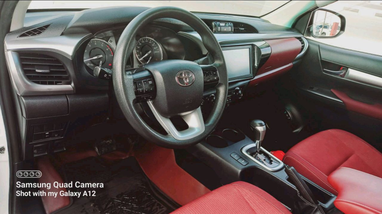 Toyota Hilux - Image 10