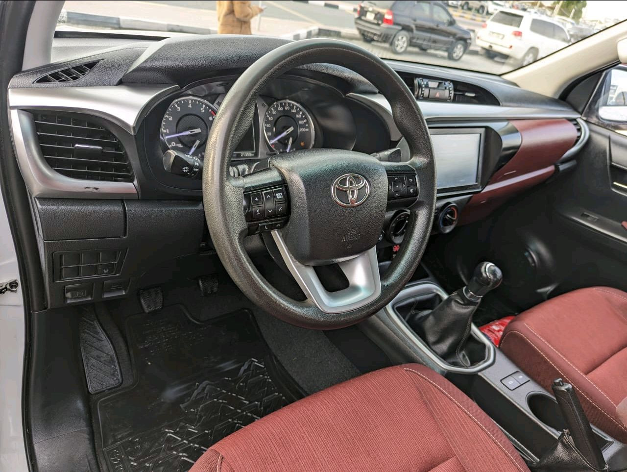 Toyota Hilux - Image 11