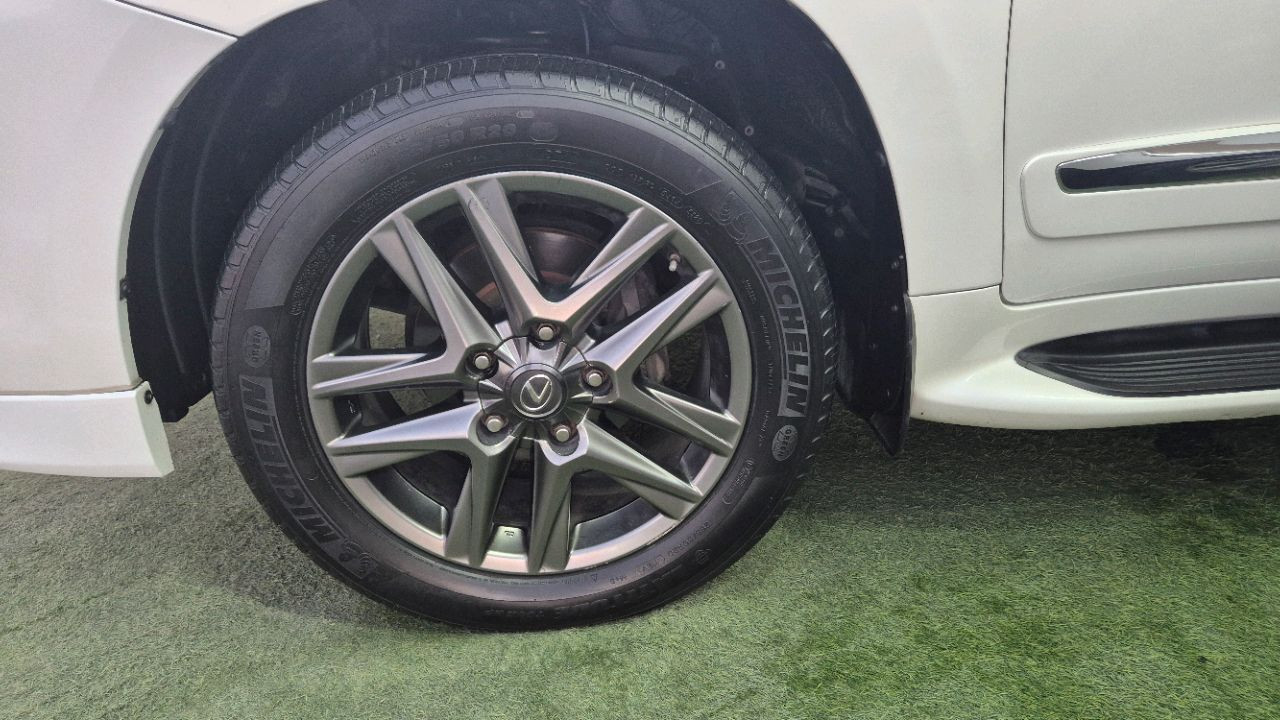 Lexus LX-Series - Image 11