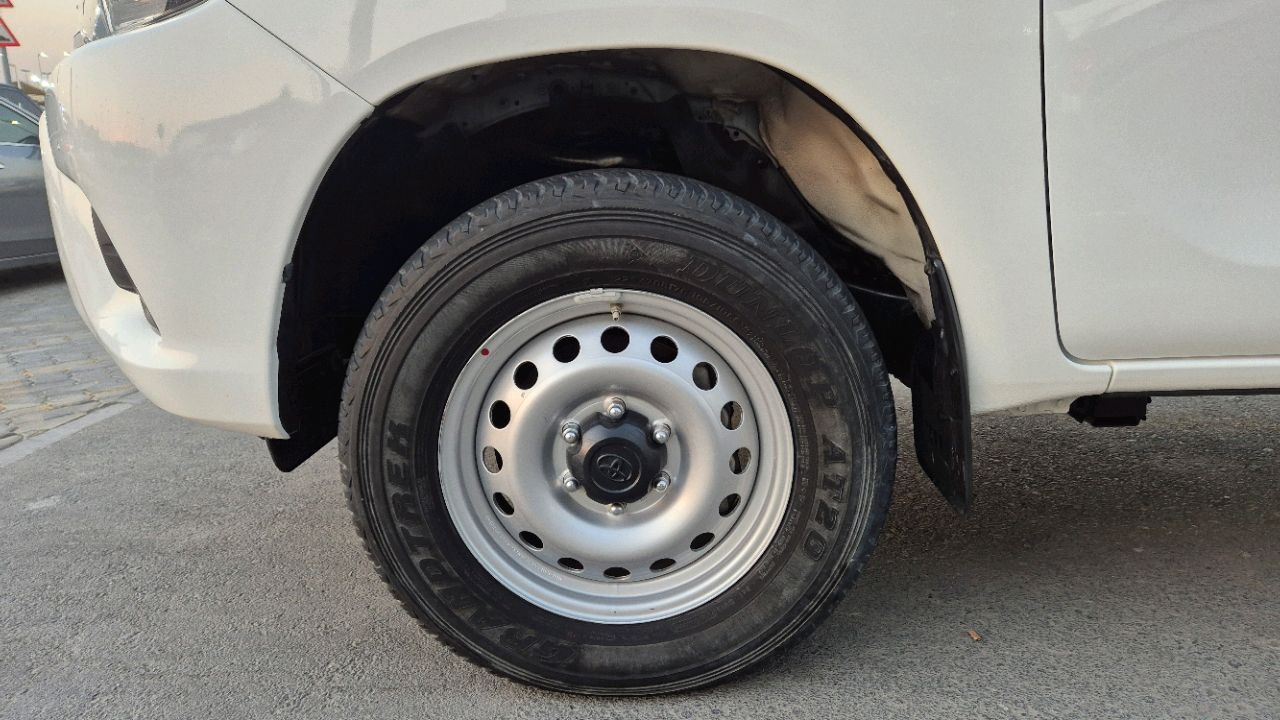 Toyota Hilux - Image 6