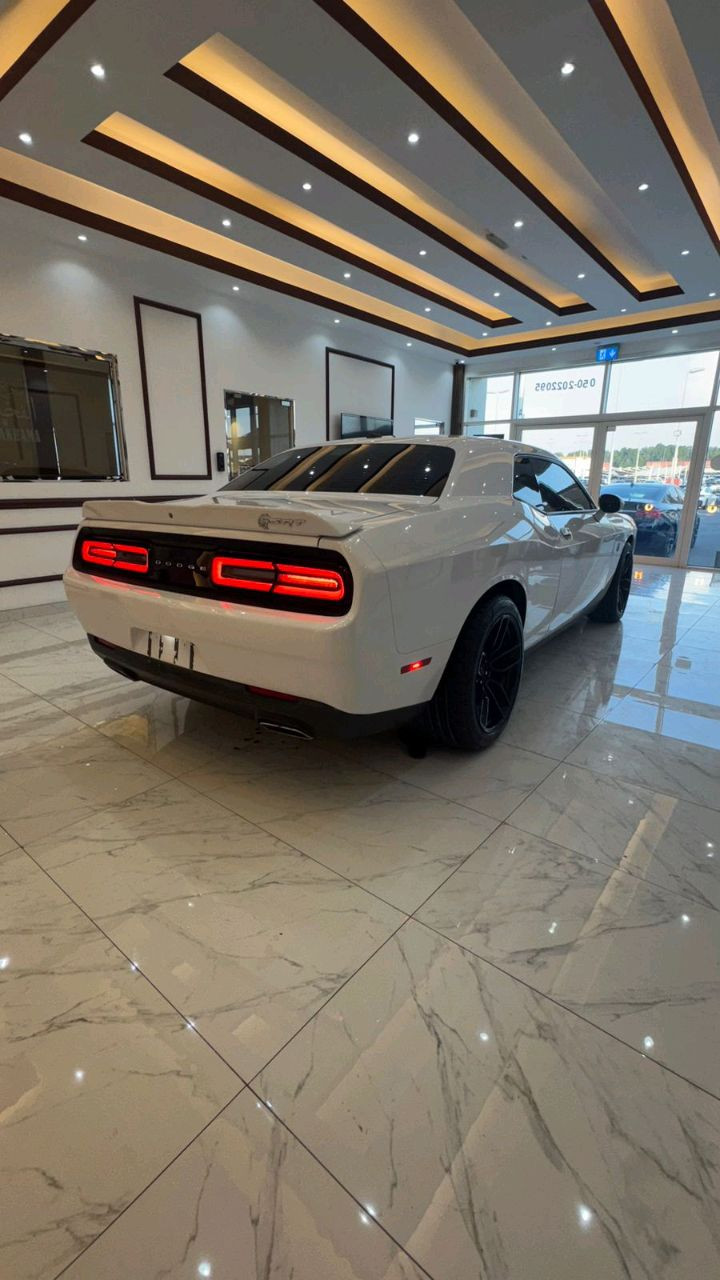 Dodge Challenger - Image 8