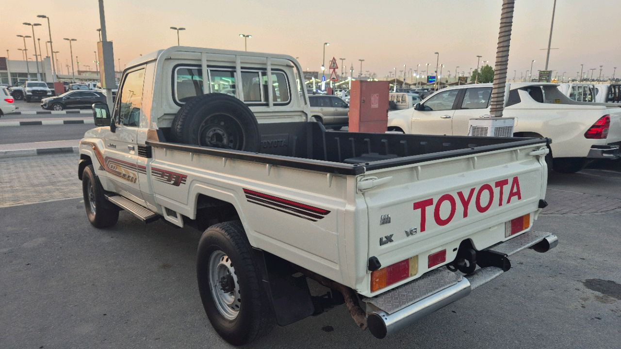 Toyota Land Cruiser - Image 12