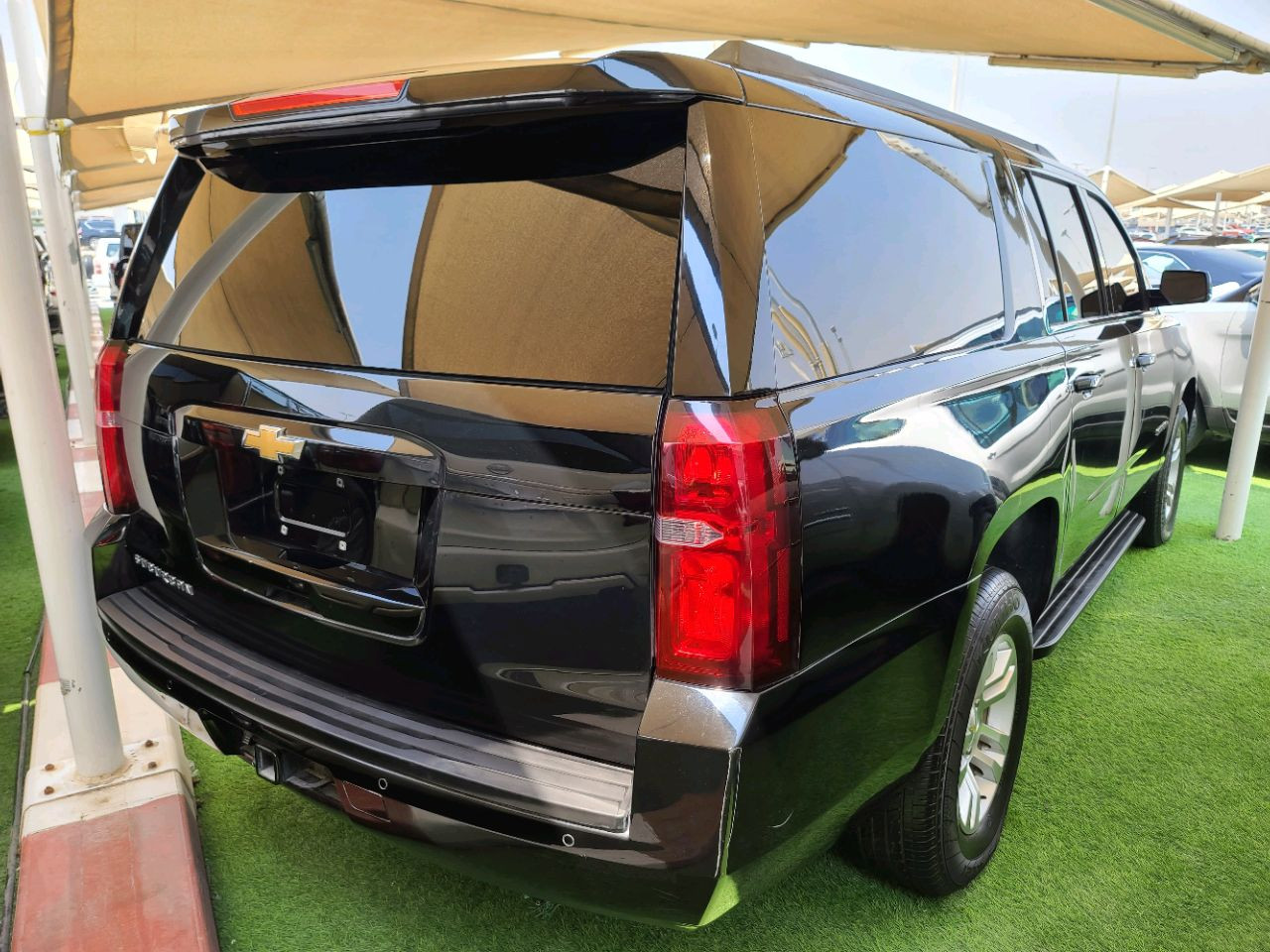 Chevrolet Suburban - Image 7
