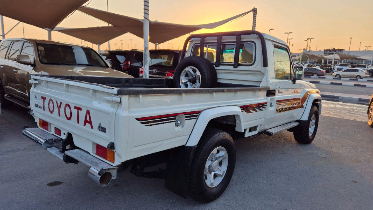 Toyota Land Cruiser - Image 5