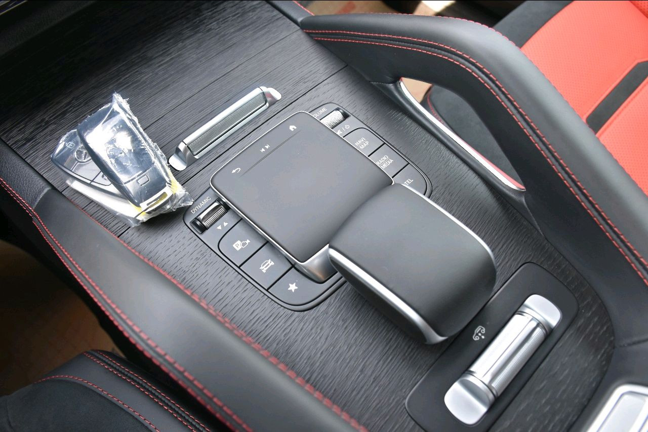 Mercedes Benz GLE SUV - Image 13