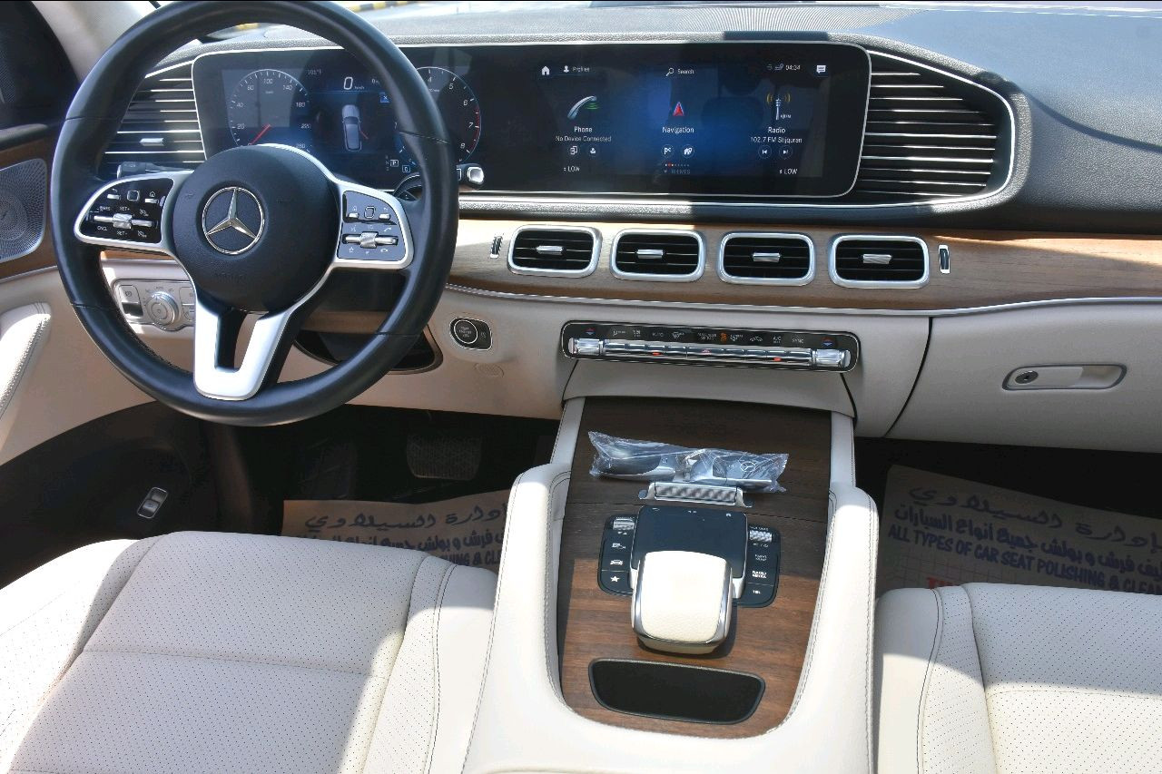 Mercedes Benz GLE SUV - Image 12