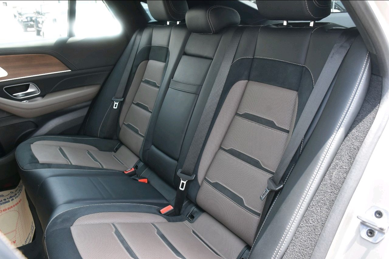 Mercedes Benz GLE SUV - Image 6