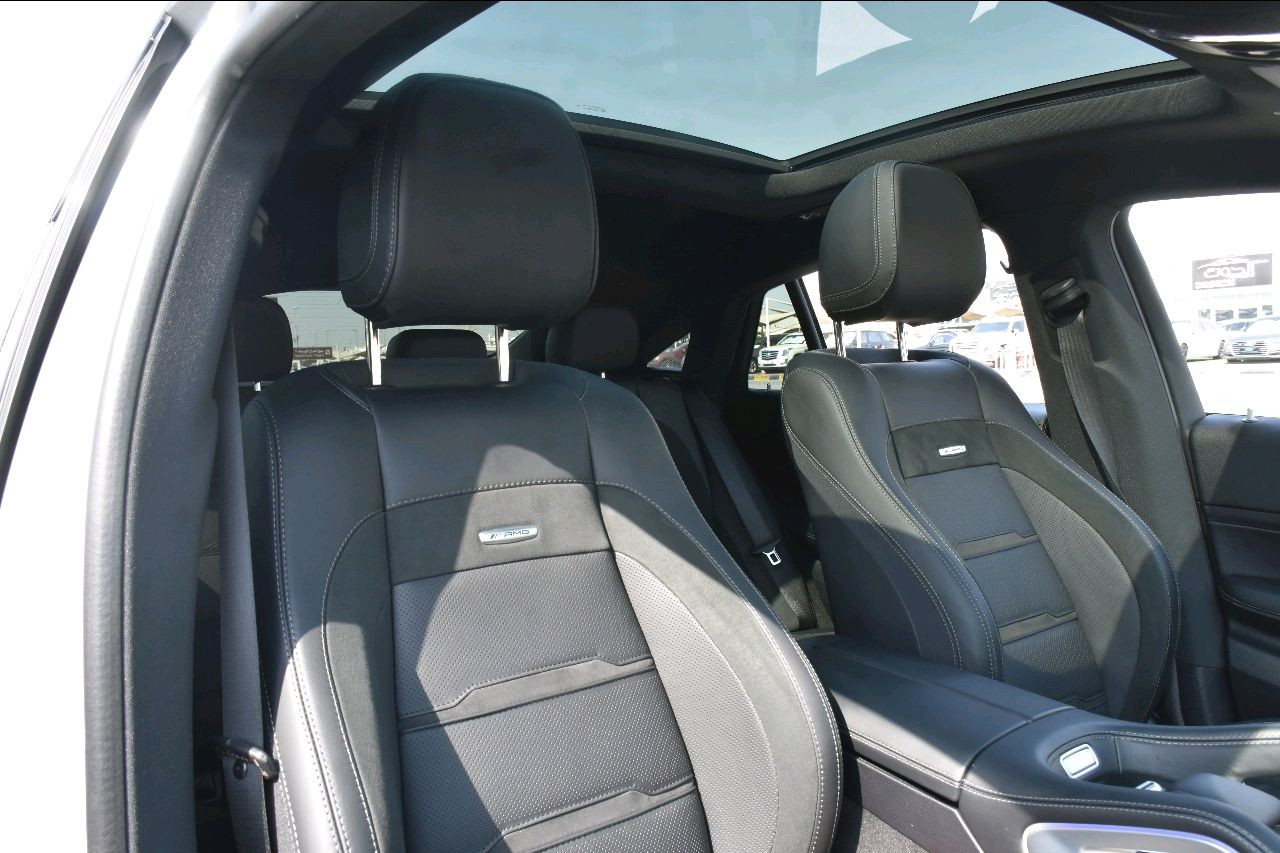 Mercedes Benz GLE SUV - Image 9
