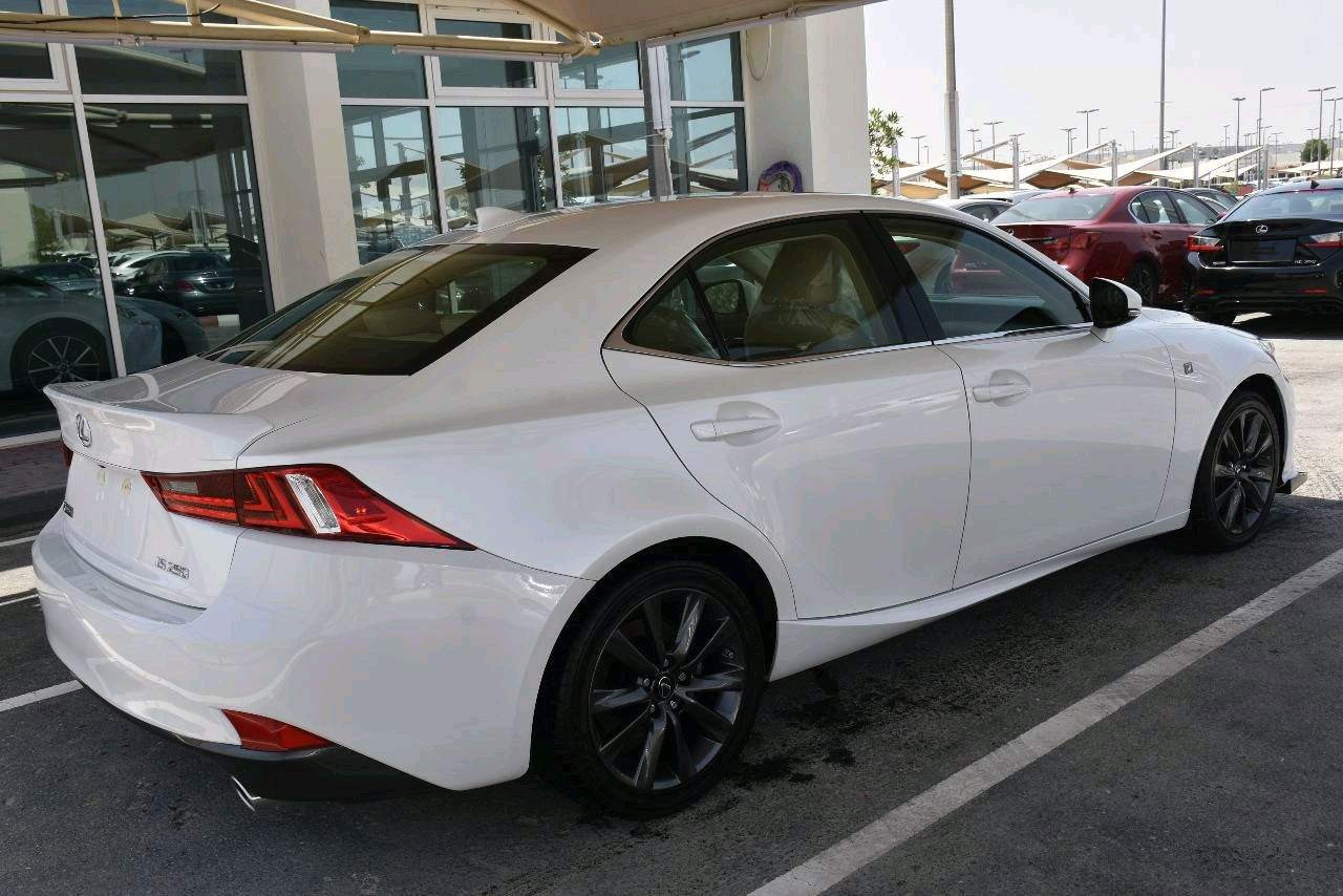 Lexus IS-Series - Image 3