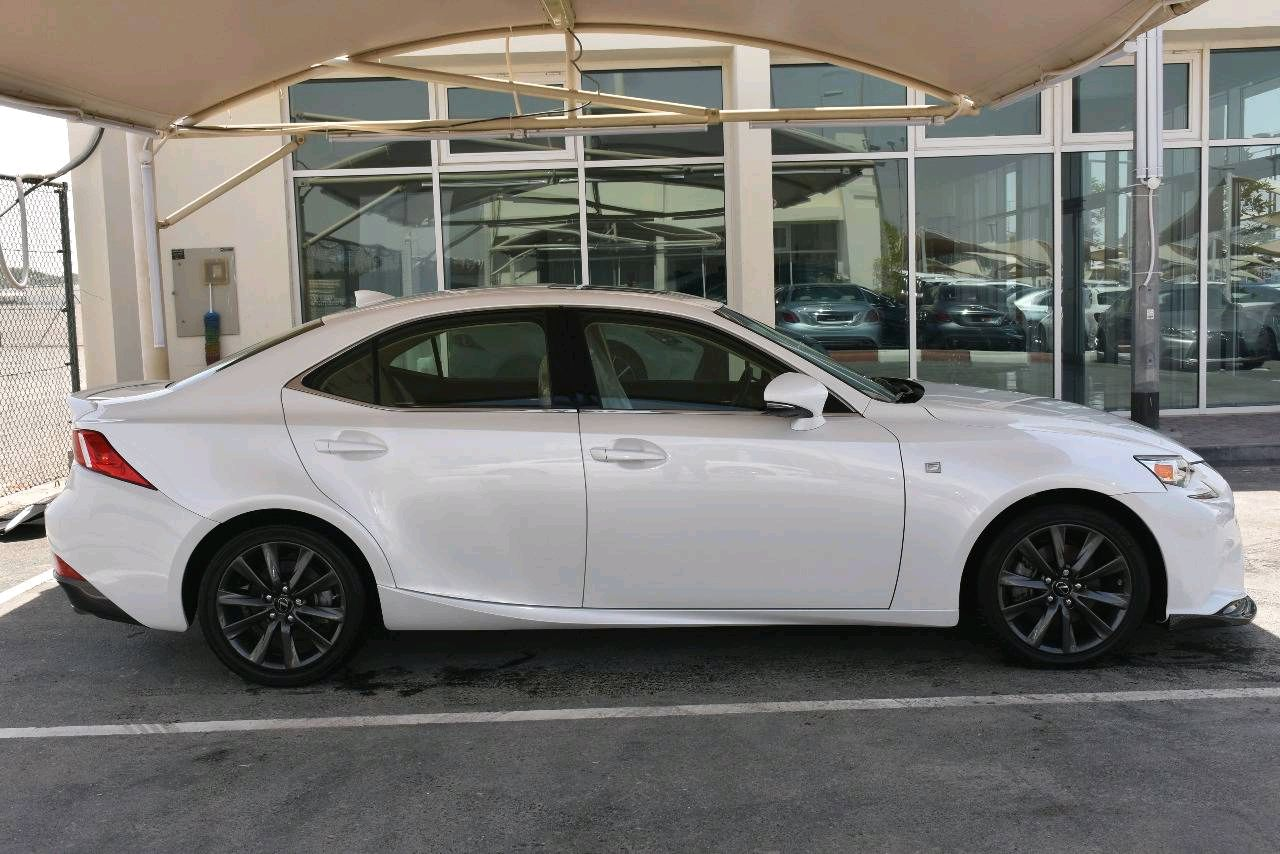 Lexus IS-Series - Image 2