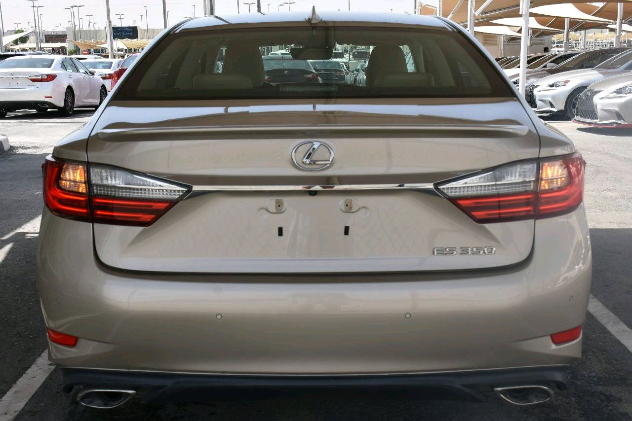 Lexus ES-Series - Image 2