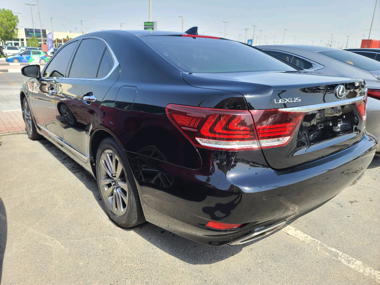 Lexus LS-Series - Image 8