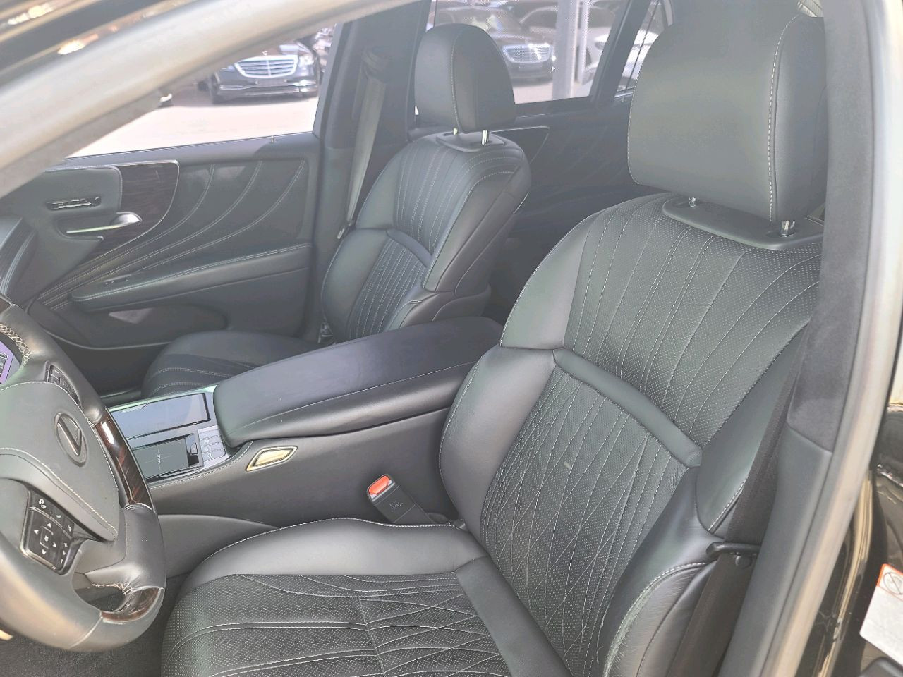 Lexus LS-Series - Image 7