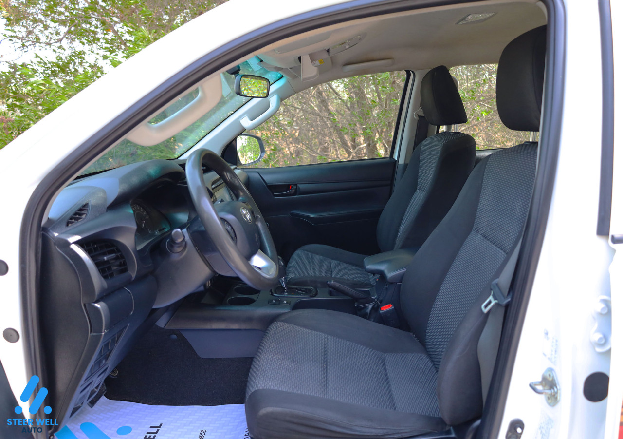 Toyota Hilux - Image 8