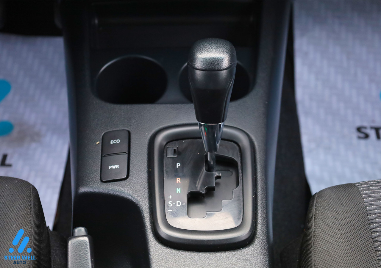 Toyota Hilux - Image 11